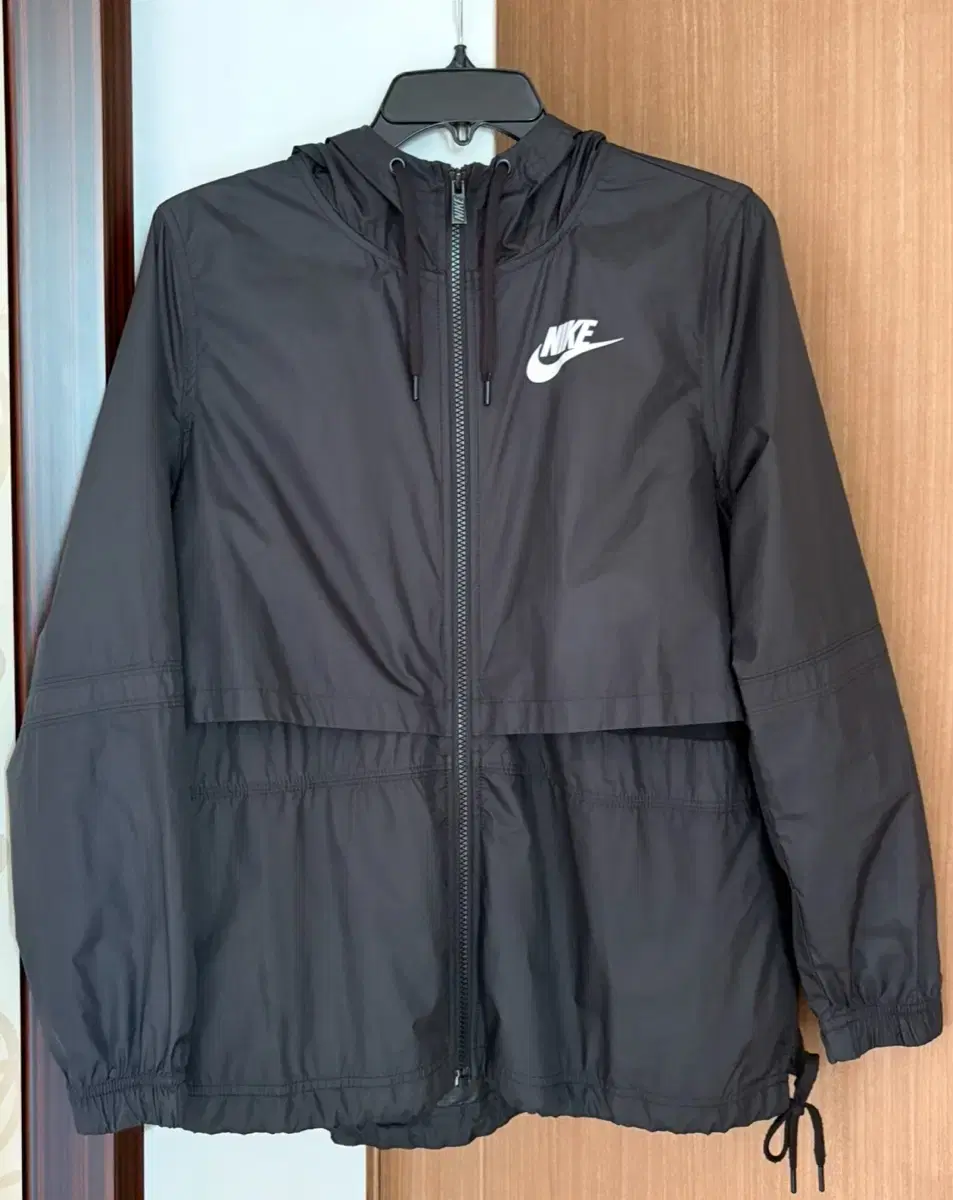 Nike Women フード付きウィンドブレーカー　黒 Womens Sale Jackets & Vests. Nike JP